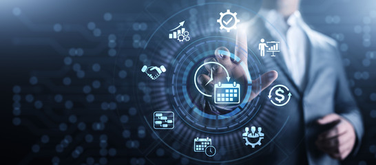 属鸡的本命年能穿红色吗