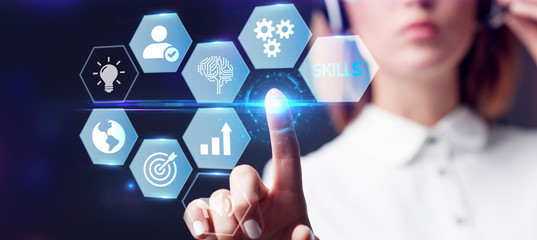 属鸡的本命年能穿红色吗